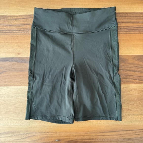 Lululemon Strength & Sweat Short *8" in Dark Olive Sz. 6 - Picture 2 of 7